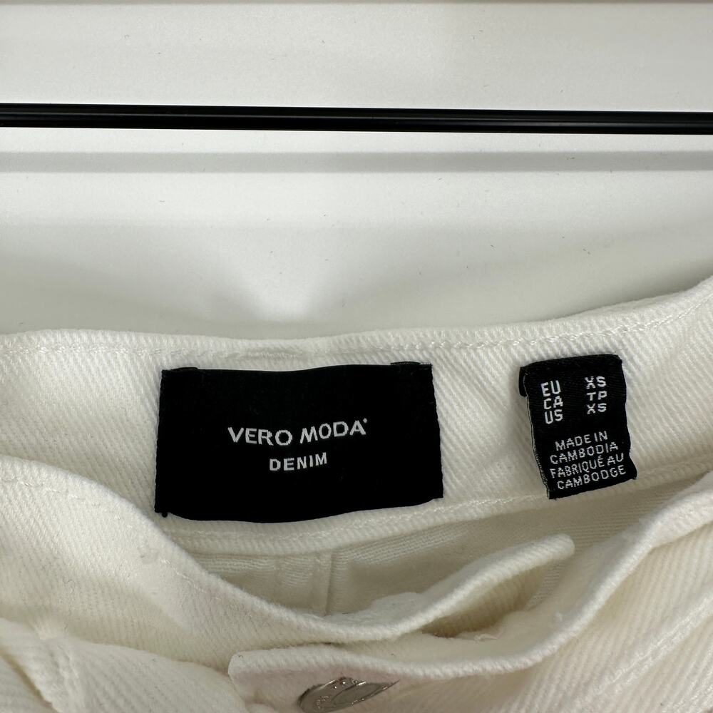 VERO MODA Loose fit Pleat Front Evelyn Tie Belt White Shorts Women XS - Picture 6 of 7